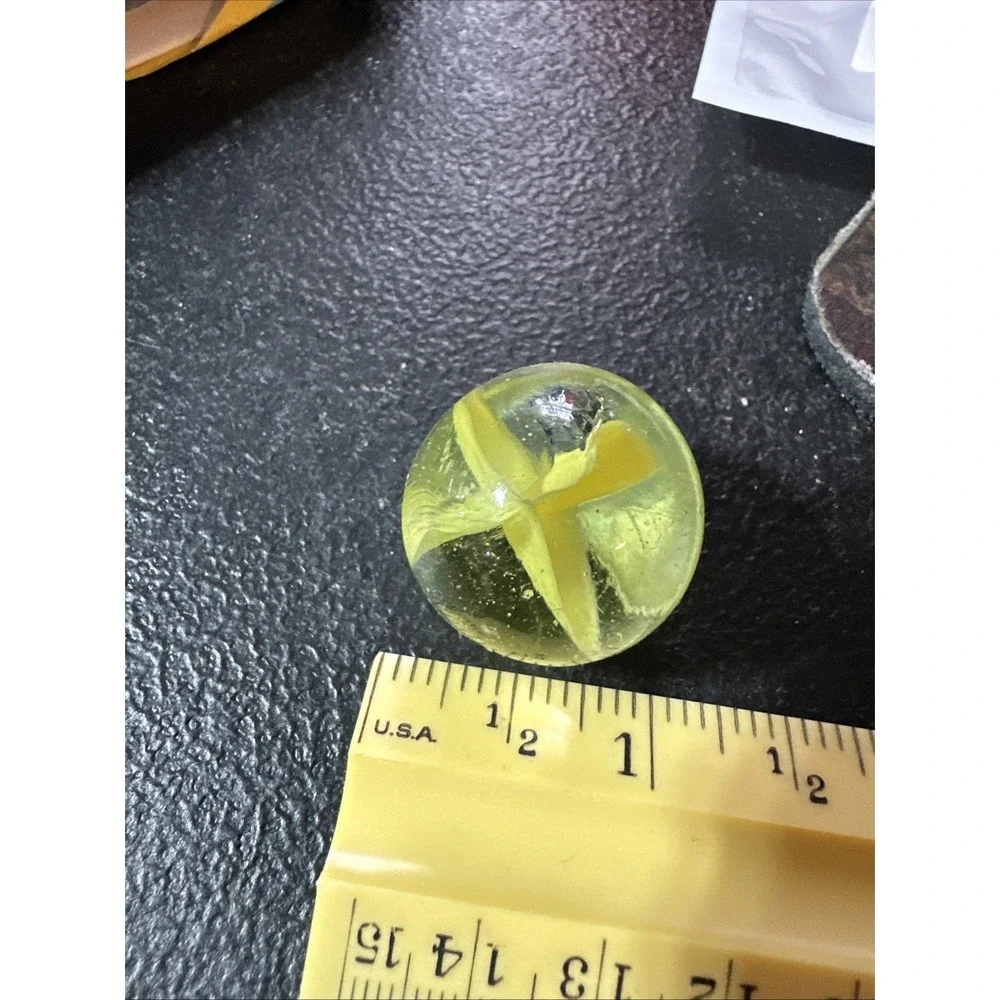 Vintage Cat's Eye Art Glass Marble Collectible Yellow Banana Peach Flower Vein‎